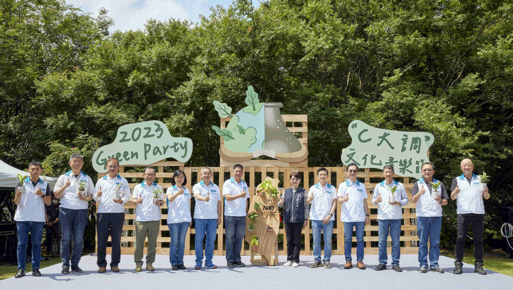 友達光電攜手供應商夥伴及台中市政府，共同倡議及推廣加樹減塑、節能減碳的淨零綠生活